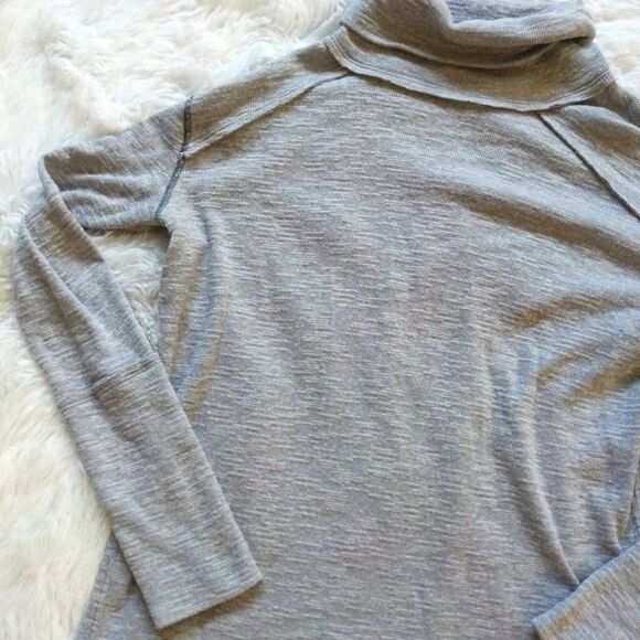 We The Free Knit Turtleneck Top Lagenlook Knit Split Back Gray Size XS - Picture 5 of 7